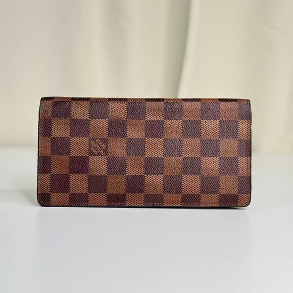 Louis Vuitton Damier Ebene Wallet with Classic Checkerboard Design - Picture 1 of 6
